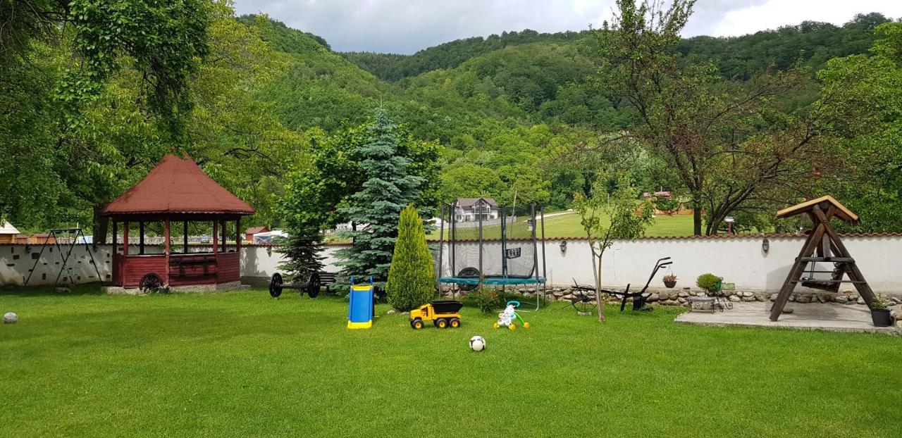 Pensiunea Miraj Polovragi Esterno foto