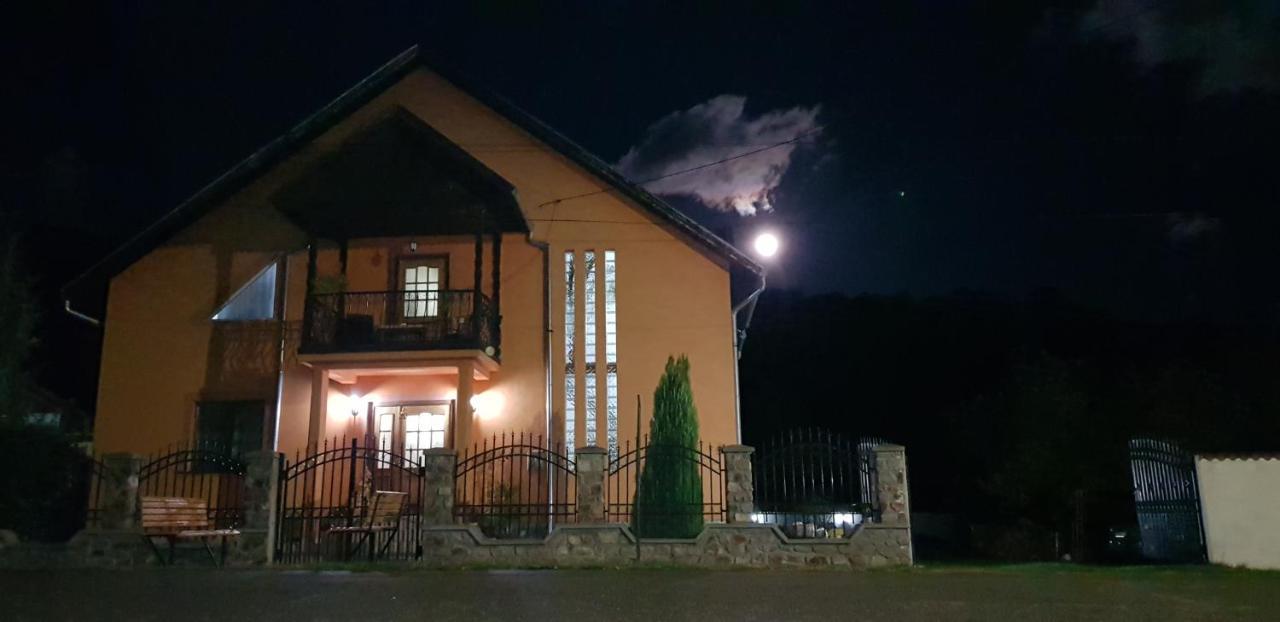 Pensiunea Miraj Polovragi Esterno foto