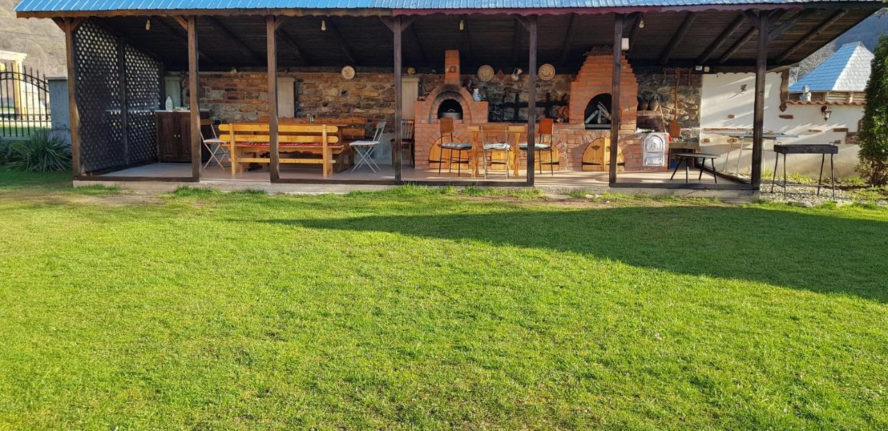 Pensiunea Miraj Polovragi Esterno foto