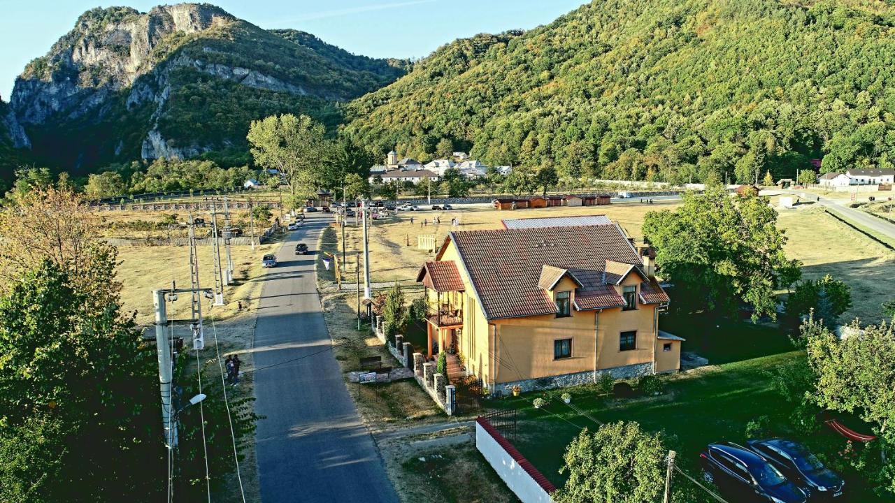 Pensiunea Miraj Polovragi Esterno foto