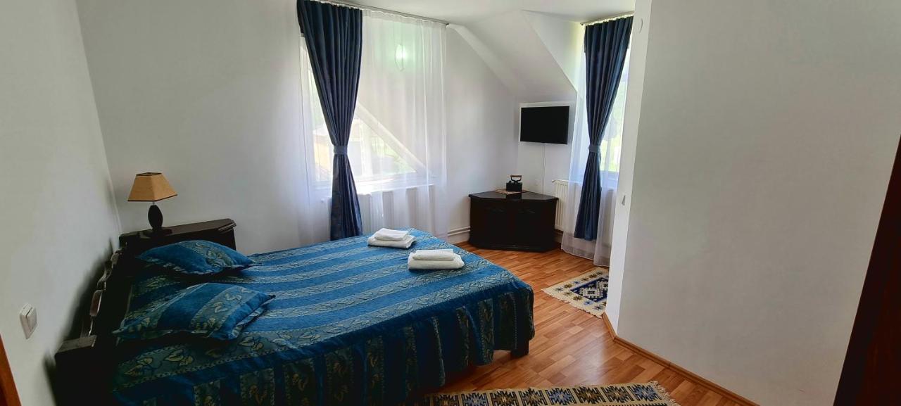 Pensiunea Miraj Polovragi Esterno foto
