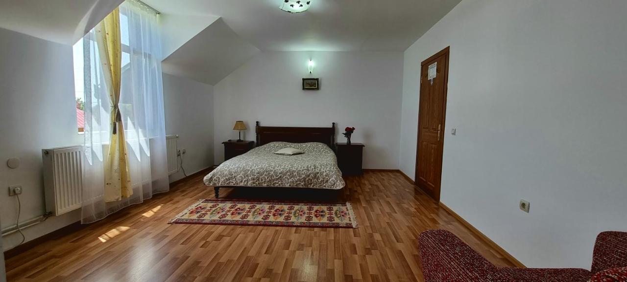 Pensiunea Miraj Polovragi Esterno foto
