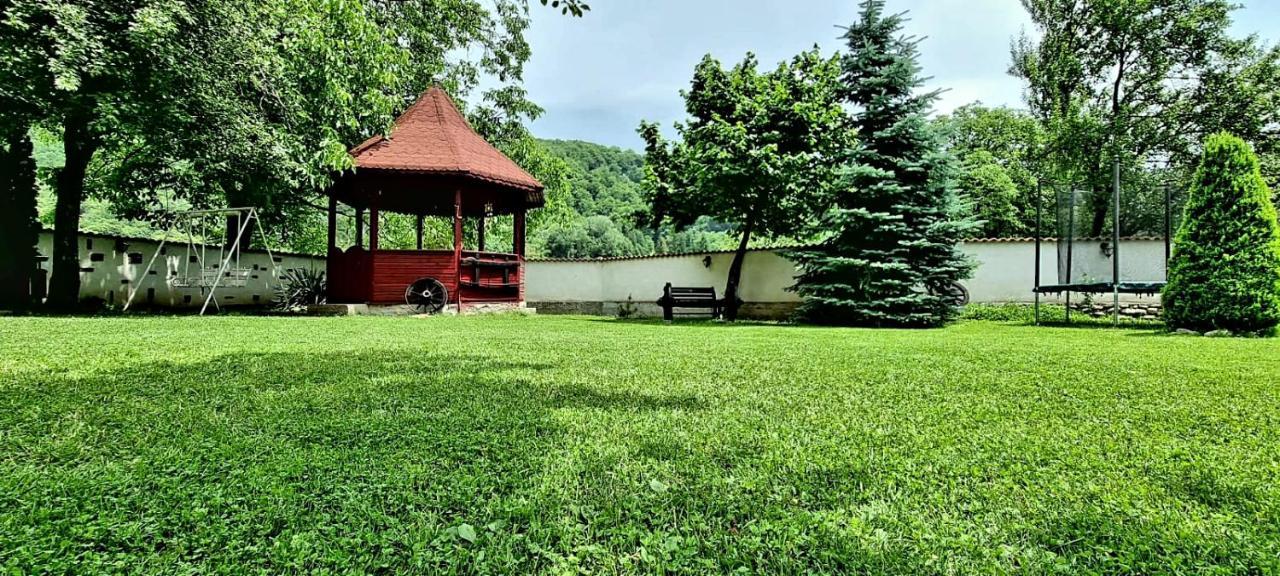 Pensiunea Miraj Polovragi Esterno foto