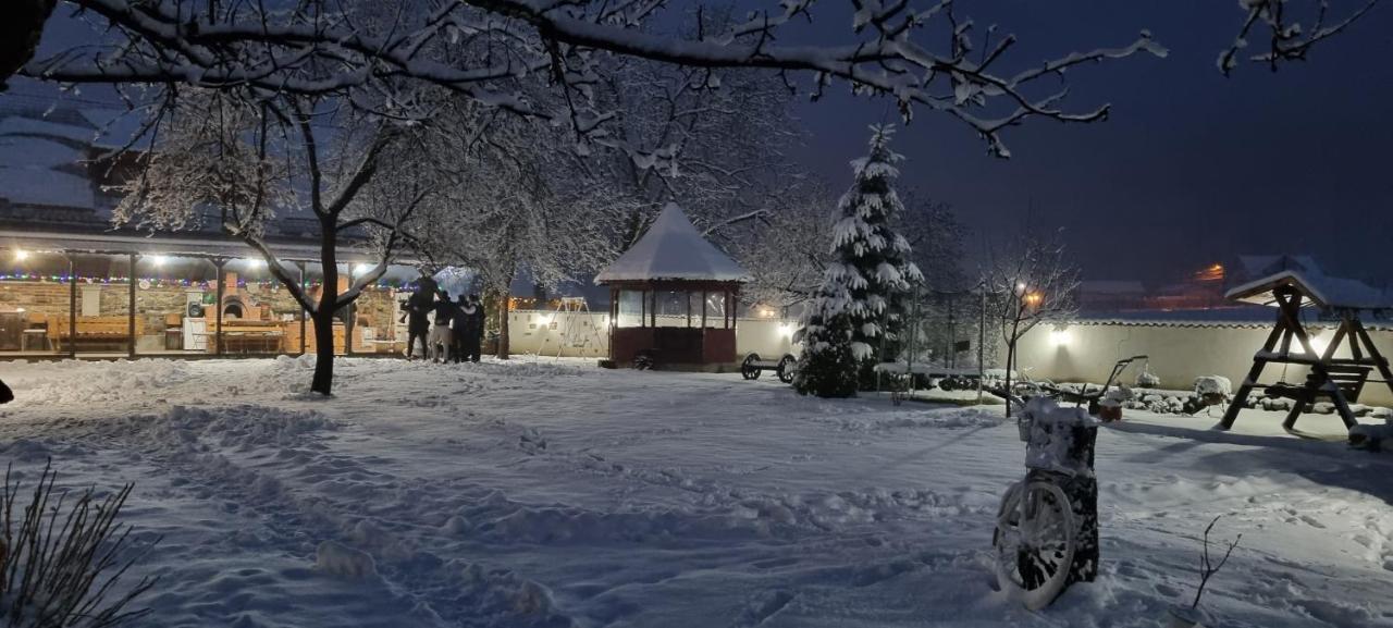 Pensiunea Miraj Polovragi Esterno foto