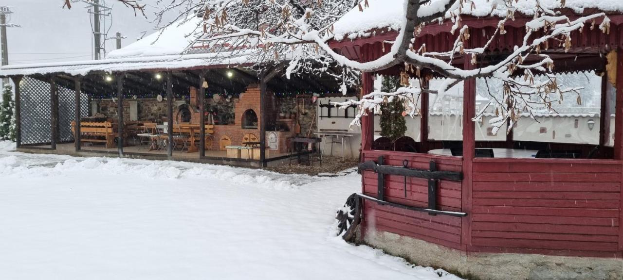 Pensiunea Miraj Polovragi Esterno foto