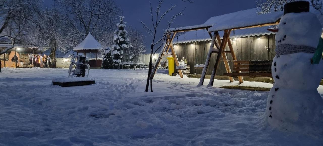 Pensiunea Miraj Polovragi Esterno foto