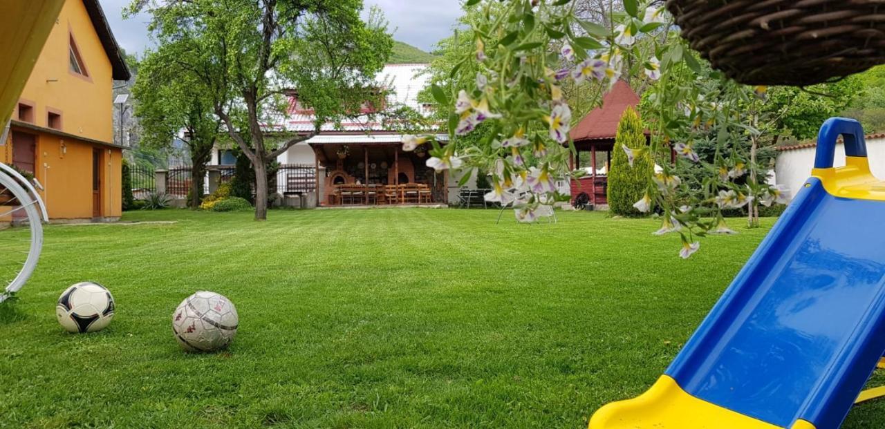 Pensiunea Miraj Polovragi Esterno foto