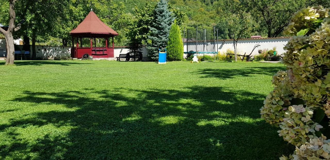 Pensiunea Miraj Polovragi Esterno foto