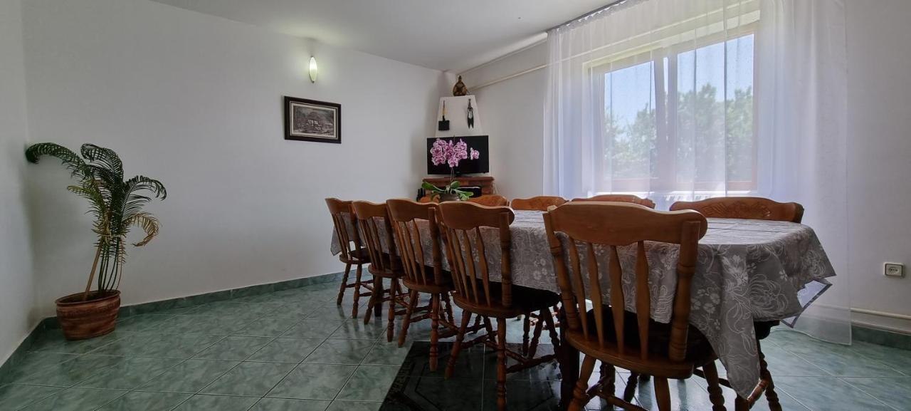 Pensiunea Miraj Polovragi Esterno foto