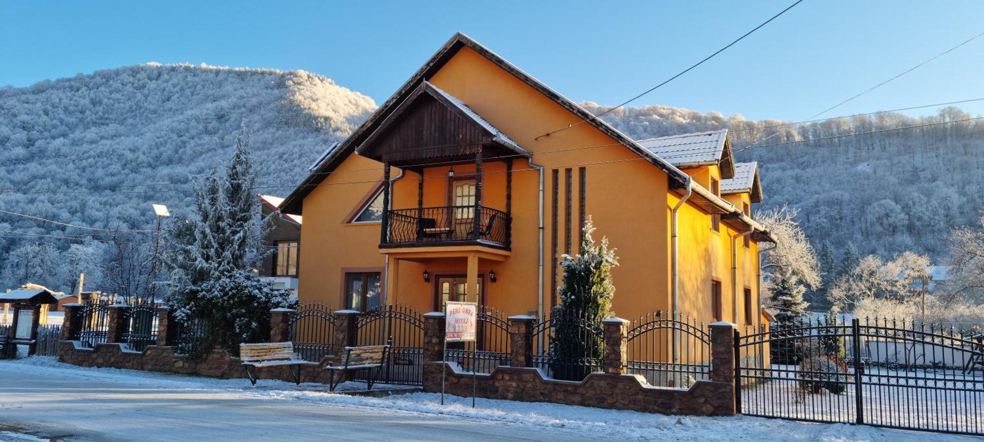 Pensiunea Miraj Polovragi Esterno foto