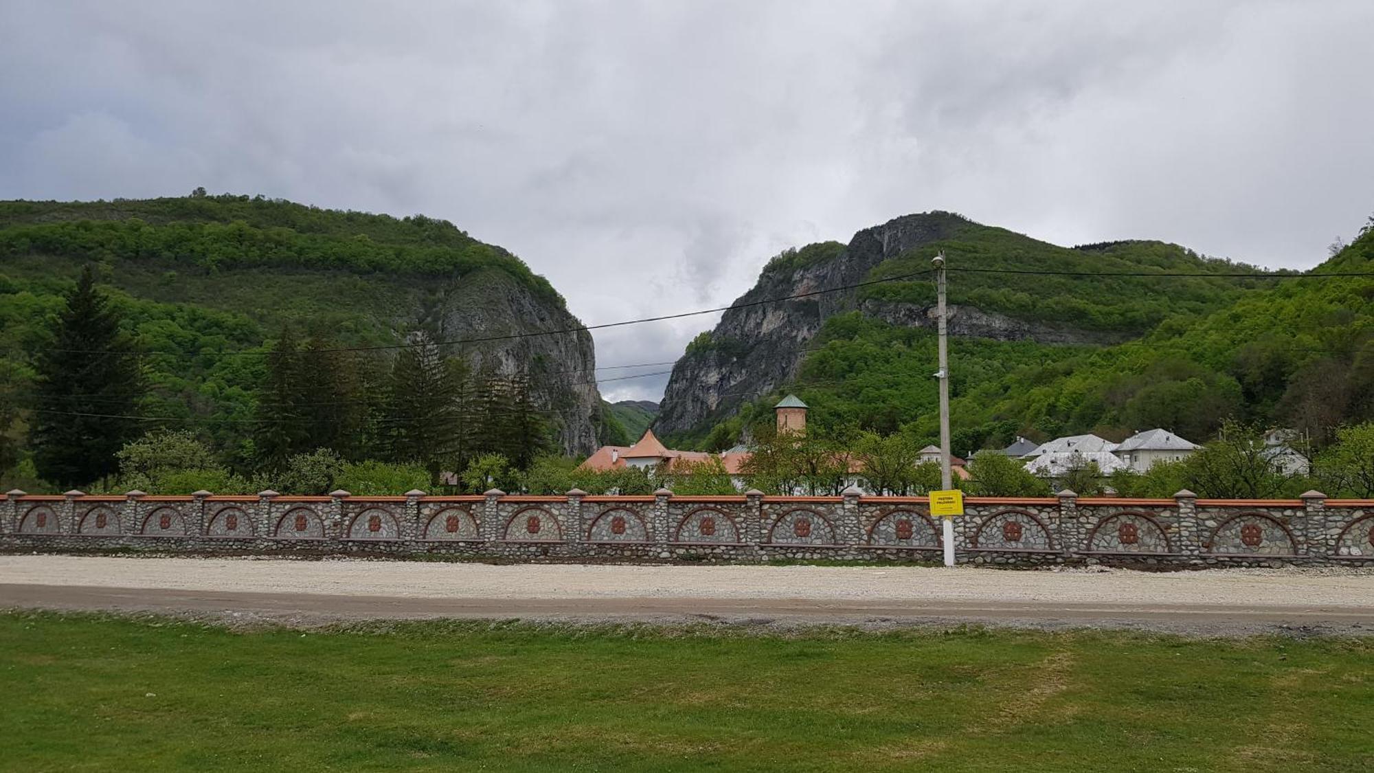 Pensiunea Miraj Polovragi Esterno foto