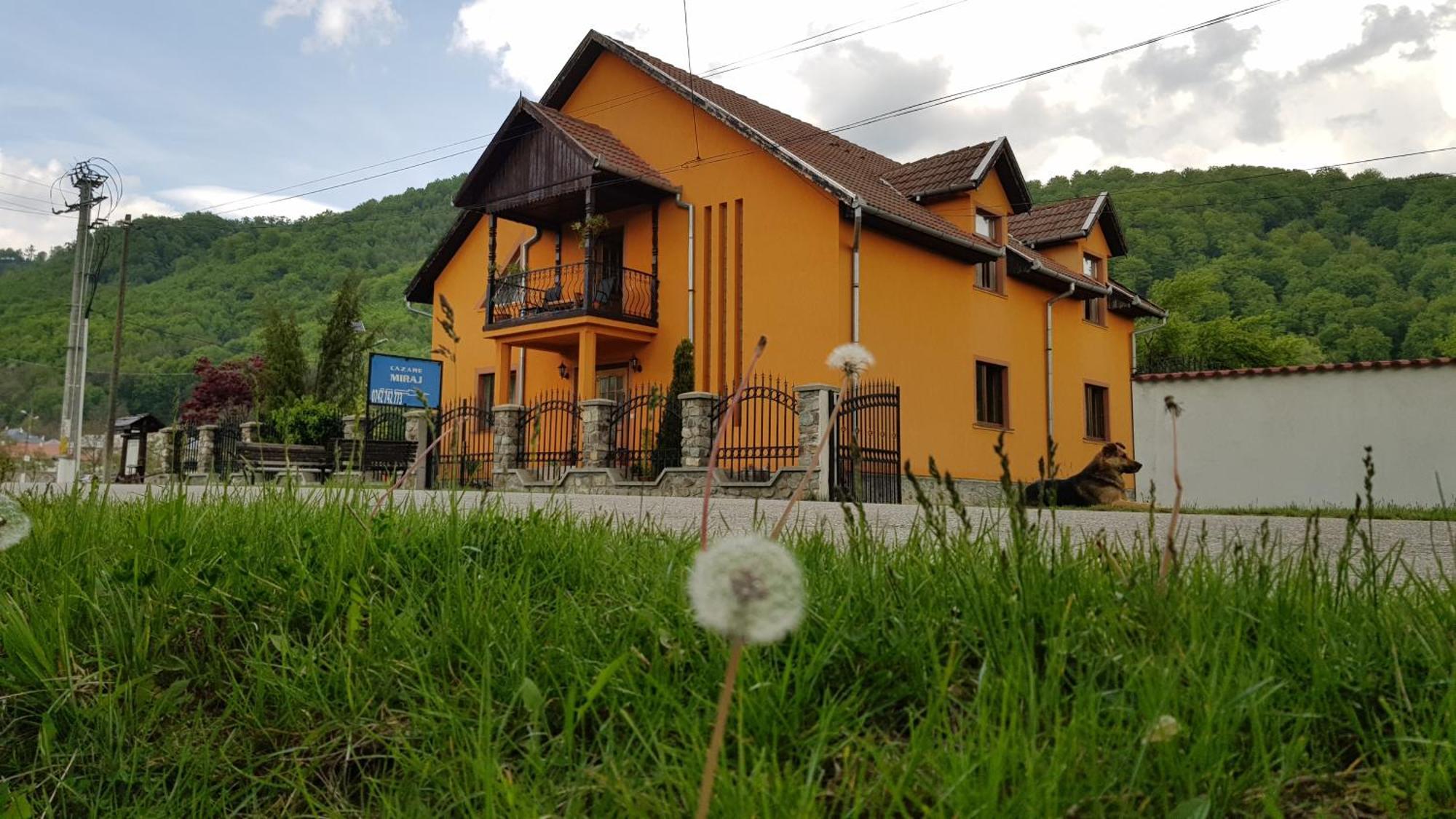 Pensiunea Miraj Polovragi Esterno foto